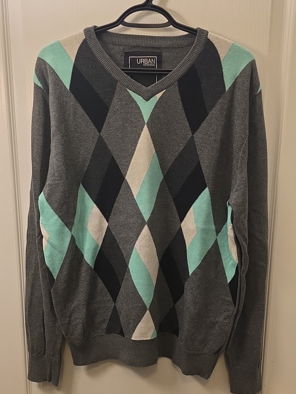 Urban Heritage Men’s Gray V-Neck Argyle Sweater with Mint and Cream